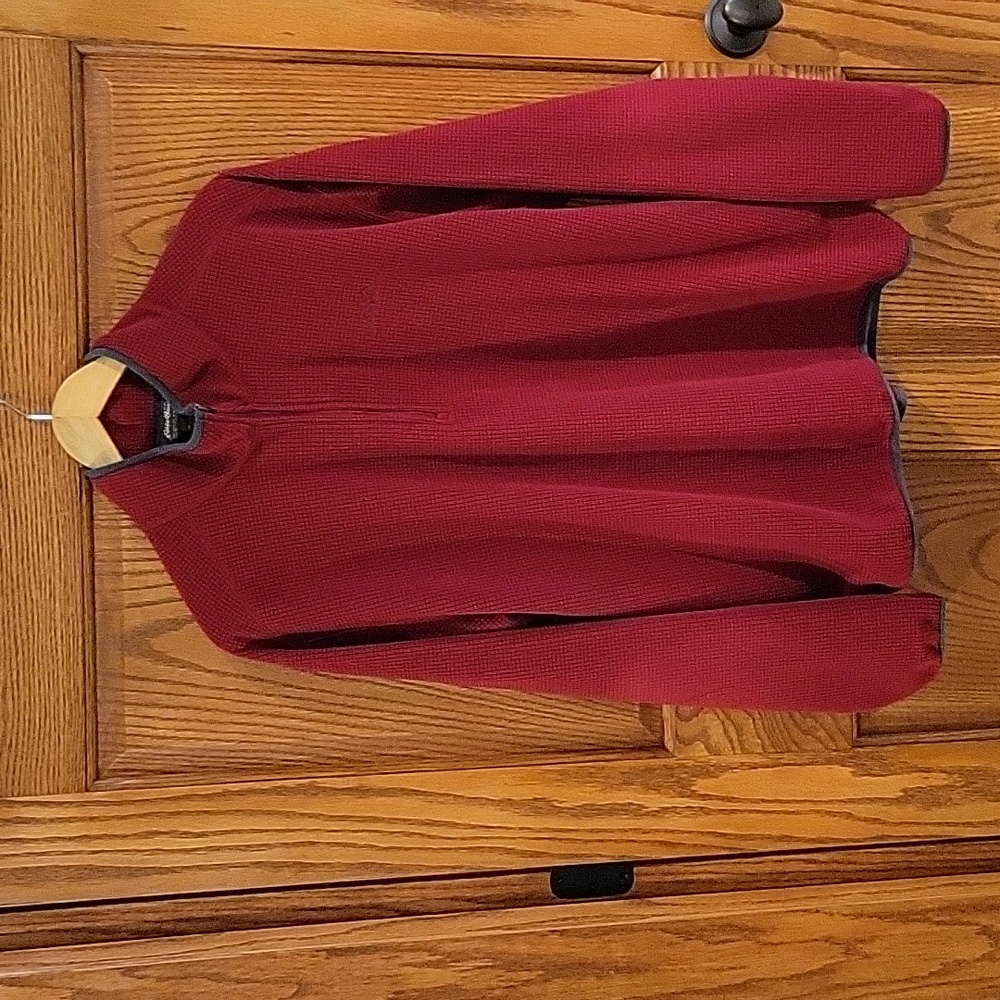 Mens Eddie Bauer 1/4 zip textured fleece in a wine color, size large.